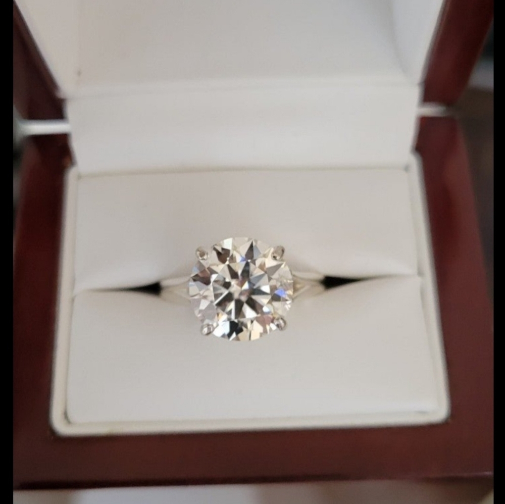 New Certified 5ct moissanite  ring
